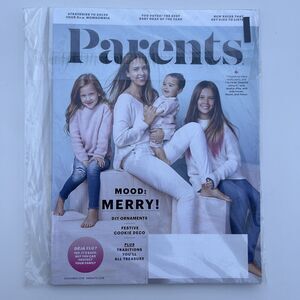 Parents Magazine December 2018 Jessica Alba Mood Merry - Annual Essay - Fun